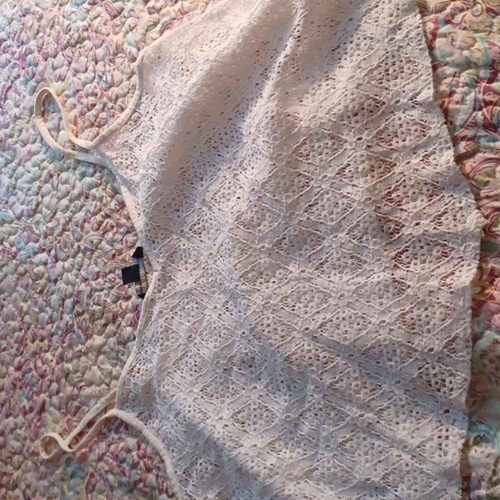 American Eagle lace top